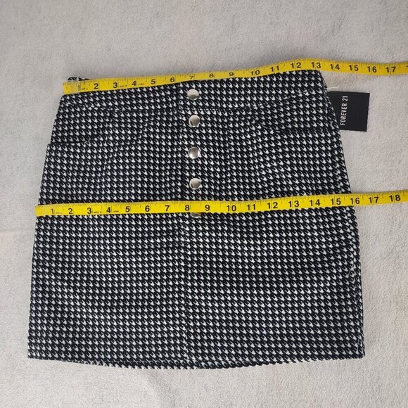 Forever 21 Cotton Blend Houndstooth Mini Skirt Button Front Pockets Black XS NWT - Picture 7 of 10
